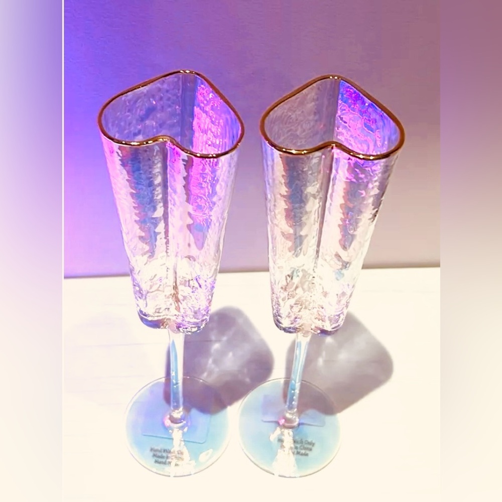 Set of 2 Heart Shape Stemmed Champagne Flutes Glasses Iridescent Opalescent